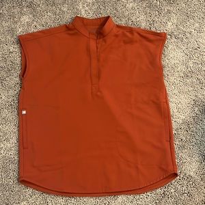 Figs scrub Rafaela burnt orange top. XXS